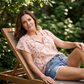 ✨ Blommig V-ringad blus – feminin stil för vardag, arbete och fritid 🌷