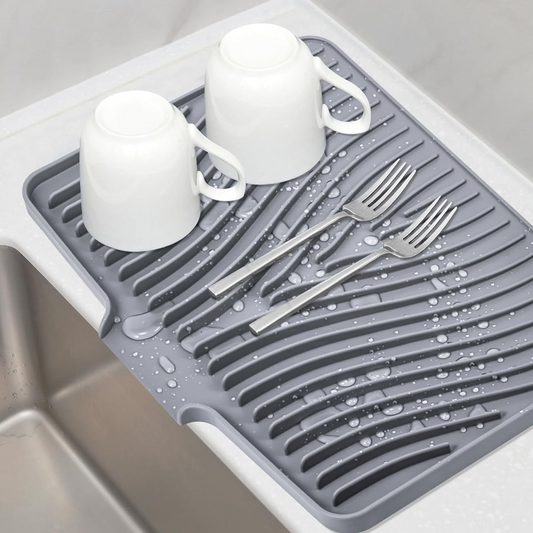💧 Håll diskbänken torr och snygg – självdränerande silikonmatta som leder bort vattnet automatiskt