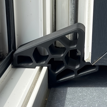 🚪 Håll skjutdörren säkert på plats – smart dörrstopp för spår som minskar oönskad rörelse